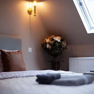 Luxury Meir By Rikas Apartment