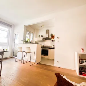 Op Locatie In Apartment